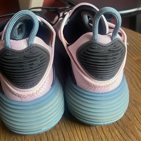 Nike Air Max 2090 pink and black. Used but Great condition! - Picture 6 of 16